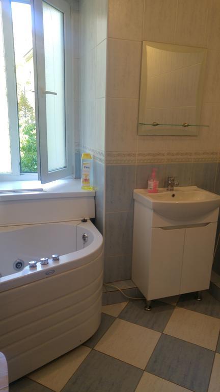 Apartement Kruglouniversitetska 2/1 Киев Стая снимка